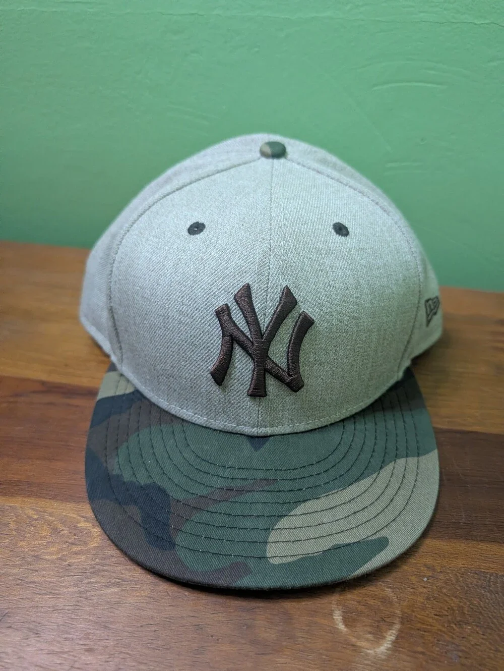 🧢 New Era 59FIFTY New York Yankees Camo Brim Fitted Hat Size 8 Unisex
